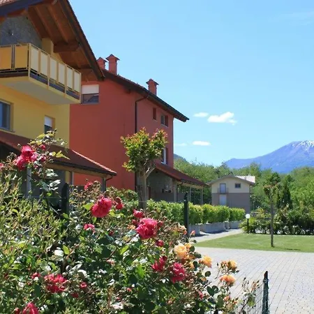 Appartement Rose Rossa Roselina Terrassen Og Colico